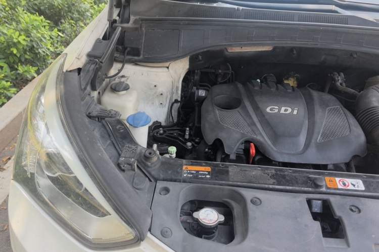 Used Hyundai Santa Fe 2013 2.4L Automatic Two-Wheel Drive Smart Version Engine Bay Right