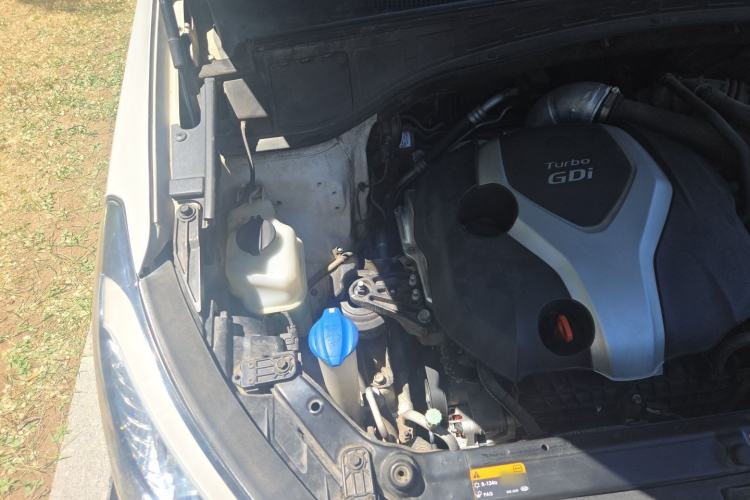 Used Hyundai Santa Fe 2013 2.0T Automatic All-Wheel Drive Prestige Version Engine Bay Right