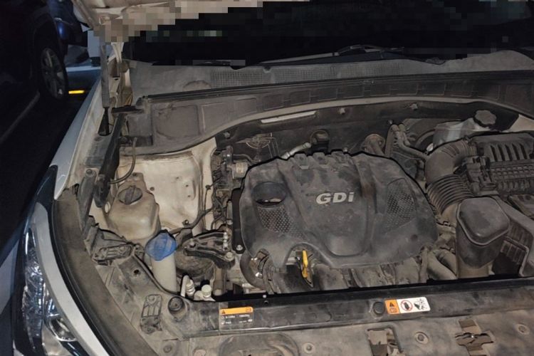 Used Hyundai Santa Fe 2013 2.4L Automatic 4x4 Prestige Edition Engine Bay Right