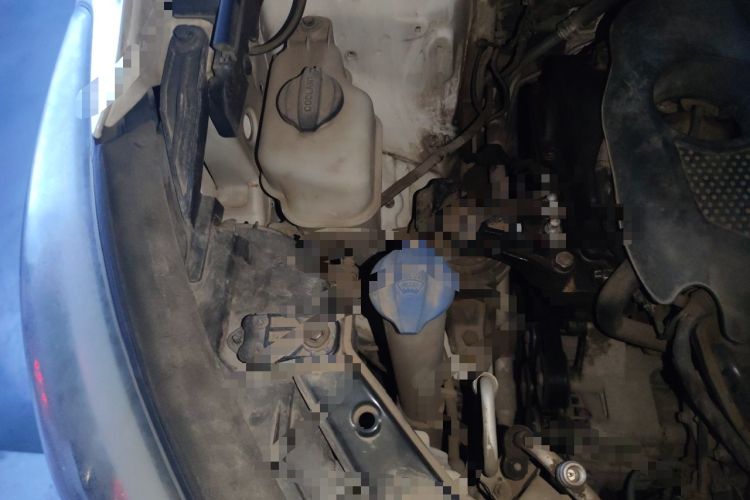 Used Hyundai Santa Fe 2013 2.4L Automatic Two-Wheel Drive Smart Version Engine Bay Right