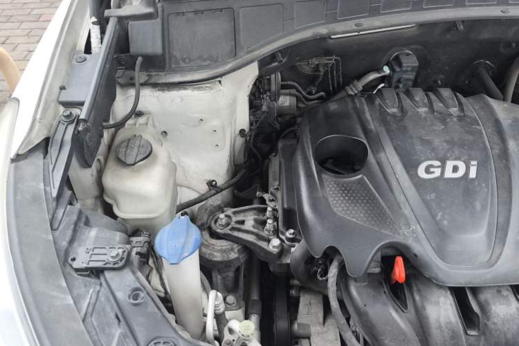 Used Hyundai Santa Fe 2013 2.4L Automatic 4x4 Smart Version Engine Bay Right