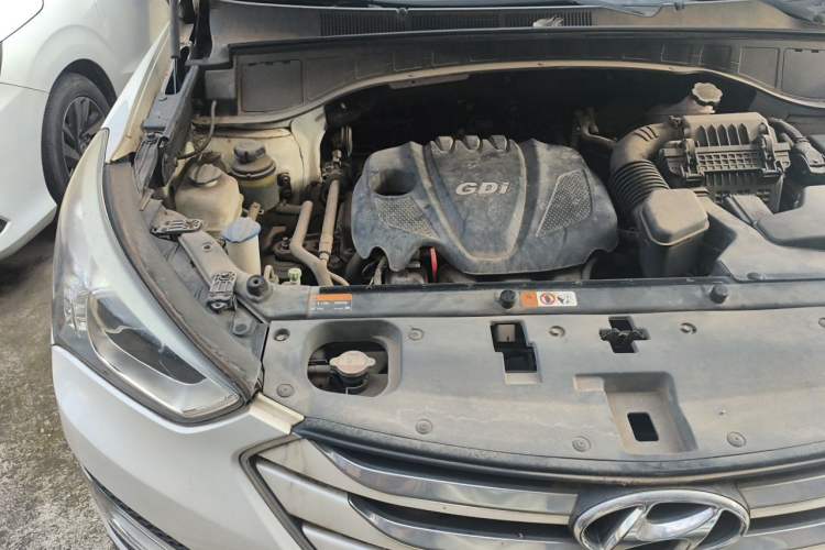 Used Hyundai Santa Fe 2013 2.4L Automatic 4x4 Comfort Edition Engine Bay Right