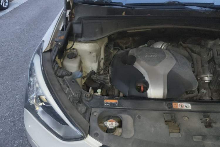 Used Hyundai Santa Fe 2013 2.0T Automatic All-Wheel Drive Prestige Version Engine Bay Right