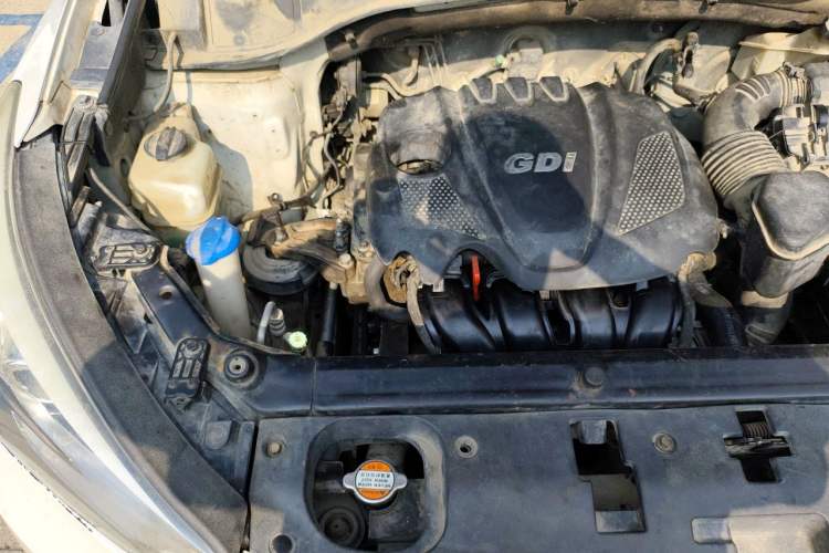 Used Hyundai Santa Fe 2013 2.4L Automatic Two-Wheel Drive Smart Version Engine Bay Right