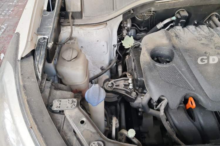 Used Hyundai Santa Fe 2013 2.4L Automatic 4x4 Prestige Edition Engine Bay Right