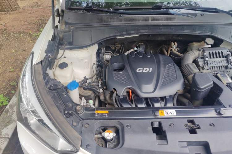 Used Hyundai Santa Fe 2013 2.4L Automatic Two-Wheel Drive Smart Version Engine Bay Right
