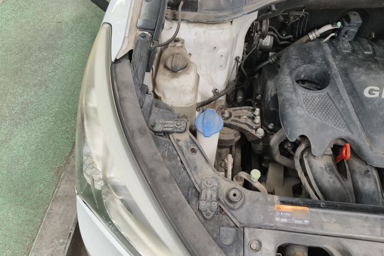 Used Hyundai Santa Fe 2013 2.4L Automatic Two-Wheel Drive Smart Version Engine Bay Right