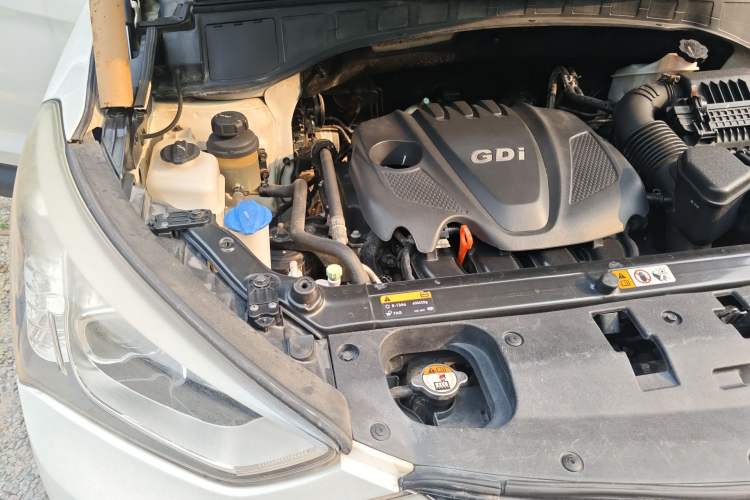 Used Hyundai Santa Fe 2013 2.4L Automatic 2WD Comfort Edition Engine Bay Right