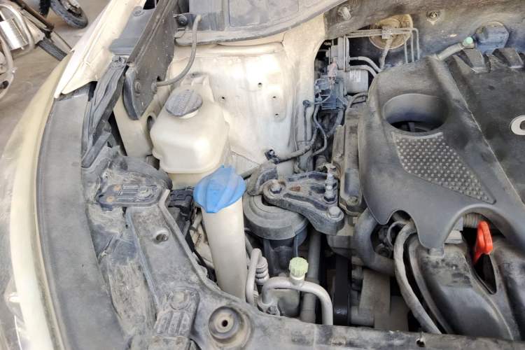 Used Hyundai Santa Fe 2013 2.4L Automatic Two-Wheel Drive Smart Version Engine Bay Right