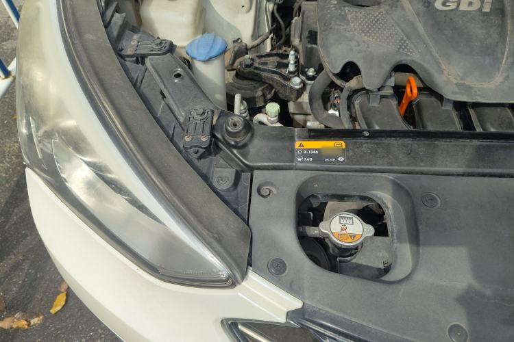 Used Hyundai Santa Fe 2013 2.4L Automatic Two-Wheel Drive Smart Version Engine Bay Right