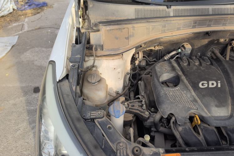 Used Hyundai Santa Fe 2013 2.4L Automatic 4x4 Smart Version Engine Bay Right