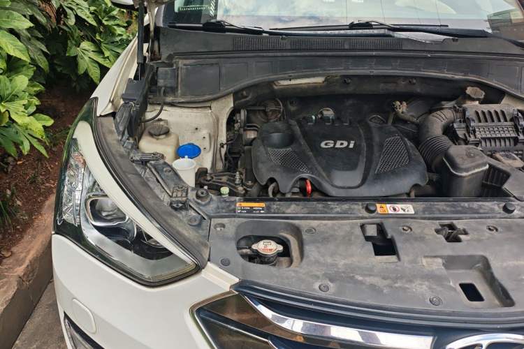 Used Hyundai Santa Fe 2013 2.4L Automatic Two-Wheel Drive Smart Version Engine Bay Right