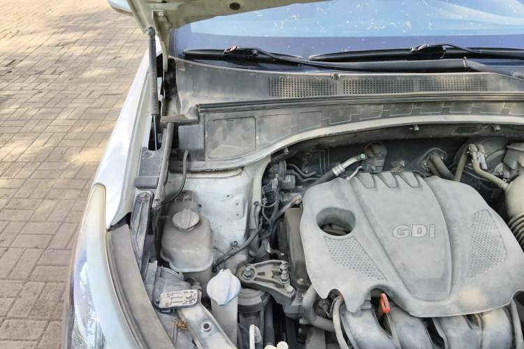 Used Hyundai Santa Fe 2013 Revised Version 2.4L Automatic All-Wheel Drive Smart Type Engine Bay Right