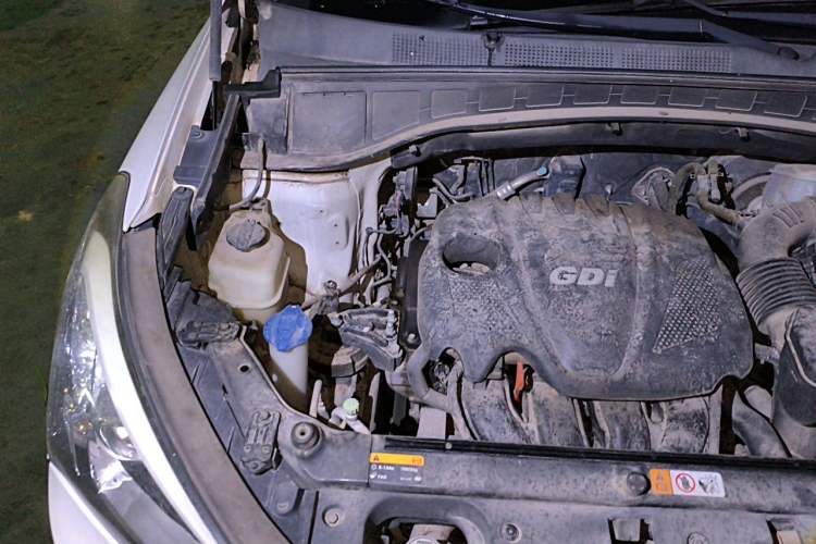 Used Hyundai Santa Fe 2013 2.4L Automatic 4x4 Prestige Edition Engine Bay Right