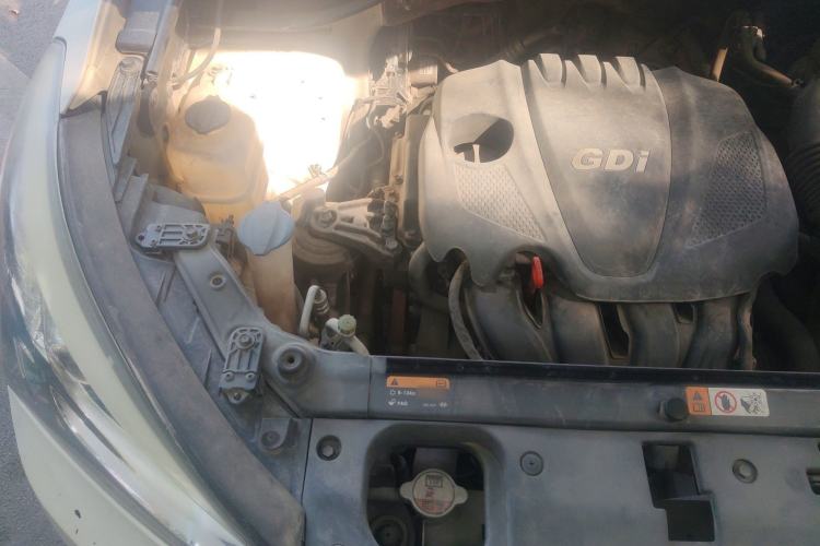 Used Hyundai Santa Fe 2013 2.4L Automatic 4x4 Smart Version Engine Bay Right
