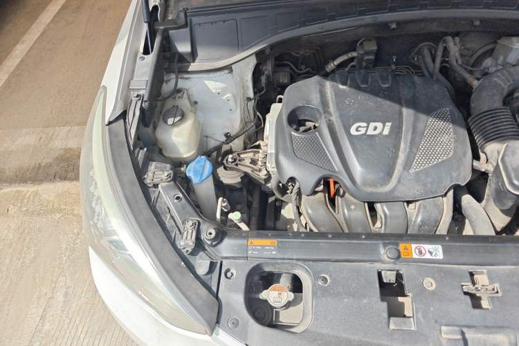 Used Hyundai Santa Fe 2013 2.4L Automatic Two-Wheel Drive Smart Version Engine Bay Right