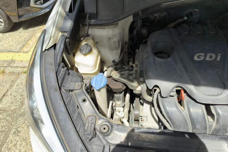 Used Hyundai Santa Fe 2013 2.4L Automatic Two-Wheel Drive Smart Version Engine Bay Right