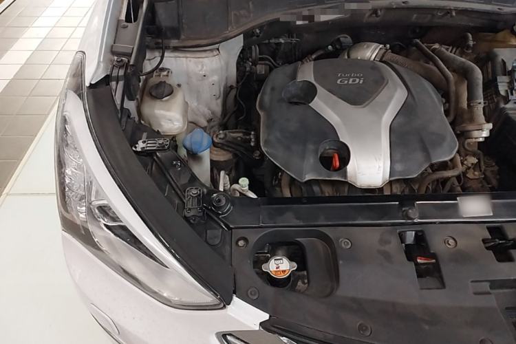 Used Hyundai Santa Fe 2013 2.0T Automatic All-Wheel Drive Prestige Version Engine Bay Right