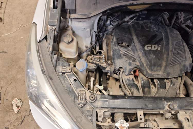 Used Hyundai Santa Fe 2013 2.4L Automatic Two-Wheel Drive Smart Version Engine Bay Right