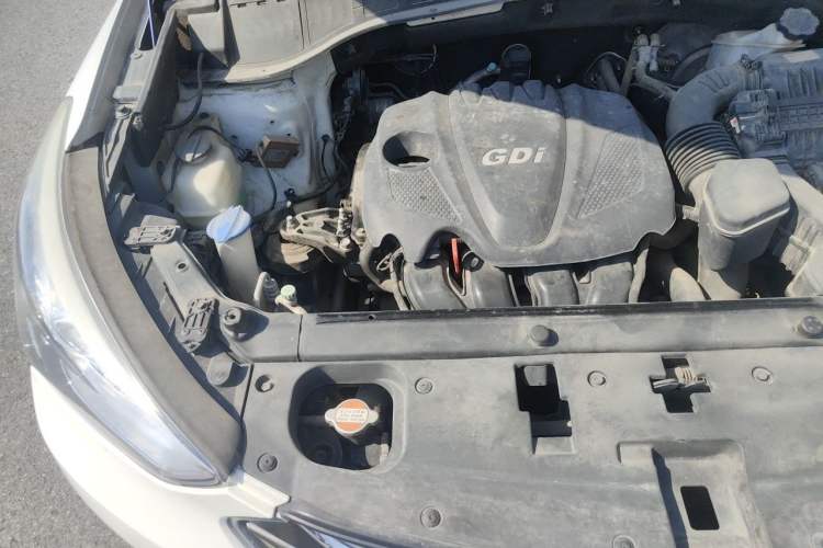 Used Hyundai Santa Fe 2013 2.4L Automatic Two-Wheel Drive Smart Version Engine Bay Right