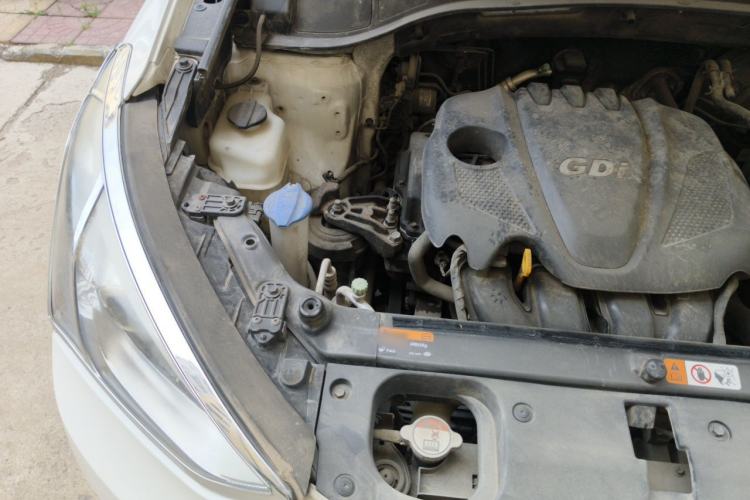 Used Hyundai Santa Fe 2013 2.4L Automatic Two-Wheel Drive Smart Version Engine Bay Right
