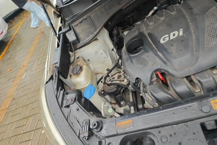 Used Hyundai Santa Fe 2013 2.4L Automatic 4x4 Prestige Edition Engine Bay Right