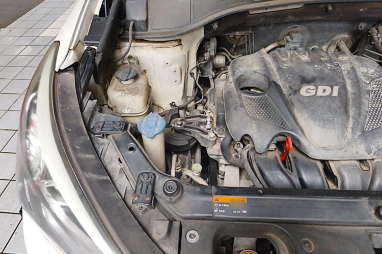 Used Hyundai Santa Fe 2013 2.4L Automatic 4x4 Smart Version Engine Bay Right