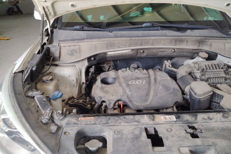 Used Hyundai Santa Fe 2013 2.4L Automatic Two-Wheel Drive Smart Version Engine Bay Right