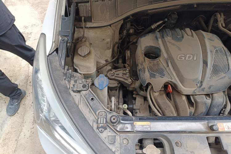 Used Hyundai Santa Fe 2013 2.4L Automatic Two-Wheel Drive Smart Version Engine Bay Right