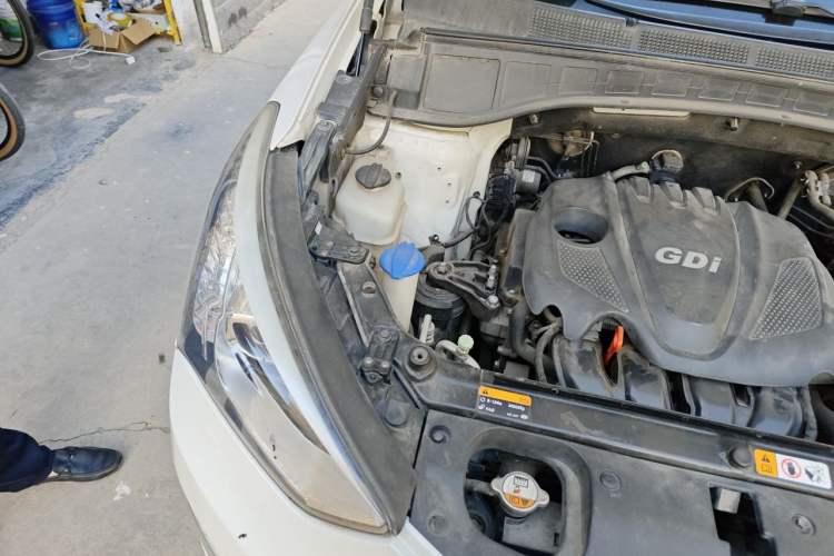 Used Hyundai Santa Fe 2013 Revised Version 2.4L Automatic All-Wheel Drive Smart Type Engine Bay Right