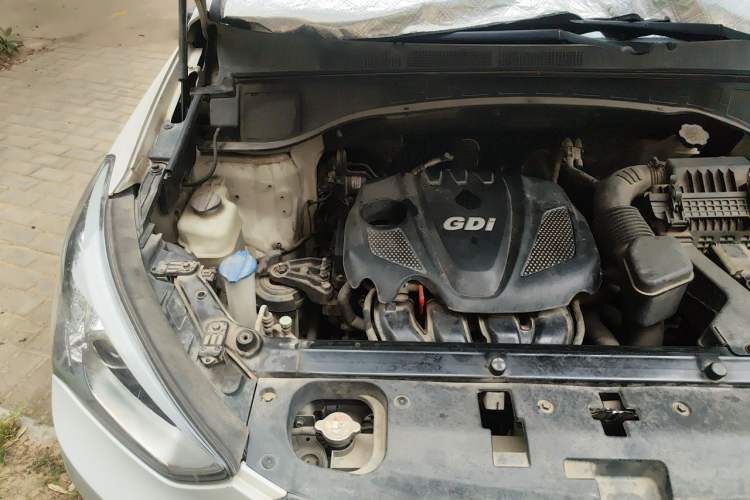 Used Hyundai Santa Fe 2013 2.4L Automatic Two-Wheel Drive Smart Version Engine Bay Right