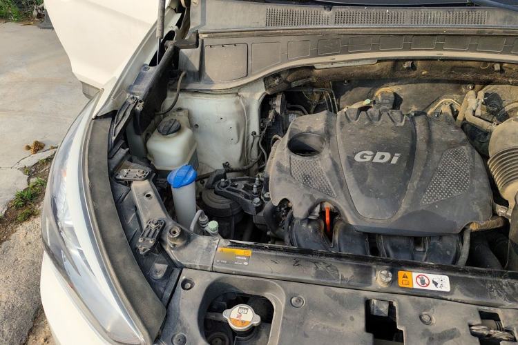 Used Hyundai Santa Fe 2013 2.4L Automatic Two-Wheel Drive Smart Version Engine Bay Right