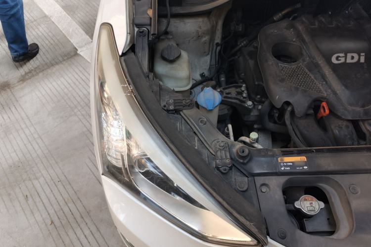 Used Hyundai Santa Fe 2013 2.4L Automatic Two-Wheel Drive Smart Version Engine Bay Right