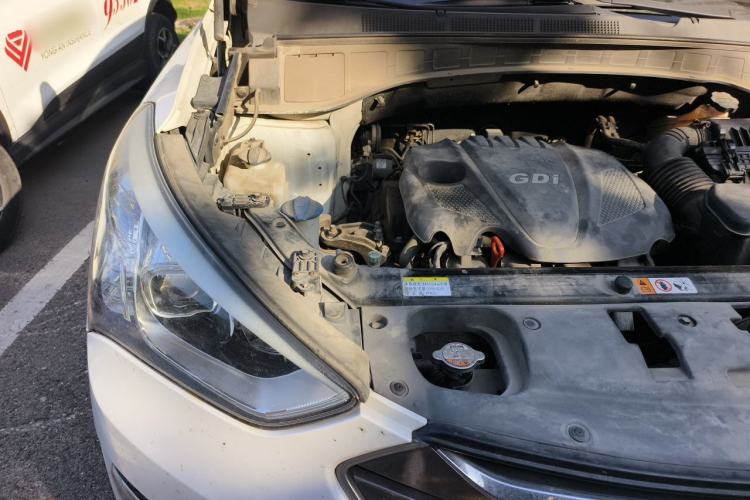 Used Hyundai Santa Fe 2013 2.4L Automatic Two-Wheel Drive Smart Version Engine Bay Right