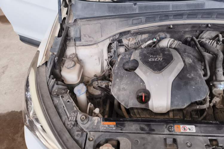 Used Hyundai Santa Fe 2013 2.0T Automatic All-Wheel Drive Top Trim Engine Bay Right