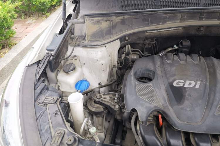 Used Hyundai Santa Fe 2013 2.4L Automatic Two-Wheel Drive Smart Version Engine Bay Right
