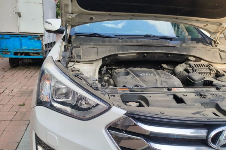 Used Hyundai Santa Fe 2013 Revised Version 2.4L Automatic All-Wheel Drive Luxury Trim Engine Bay Right