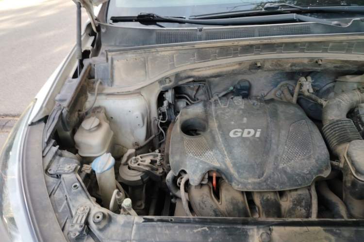 Used Hyundai Santa Fe 2013 2.4L Automatic 4x4 Smart Version Engine Bay Right