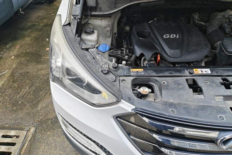 Used Hyundai Santa Fe 2013 2.4L Automatic Two-Wheel Drive Smart Version Engine Bay Right