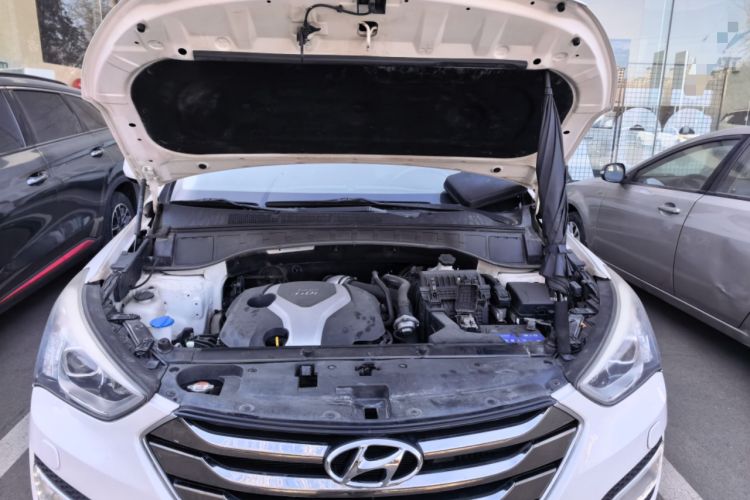 Used Hyundai Santa Fe 2013 2.0T Automatic All-Wheel Drive Prestige Version Engine Bay