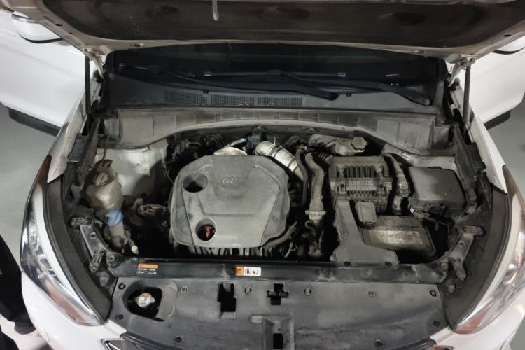Used Hyundai Santa Fe 2013 Revised Version 2.0T Automatic All-Wheel Drive Top-Tier Trim Engine Bay