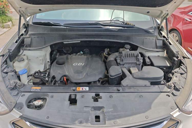 Used Hyundai Santa Fe 2013 Revised Version 2.4L Automatic All-Wheel Drive Smart Type Engine Bay