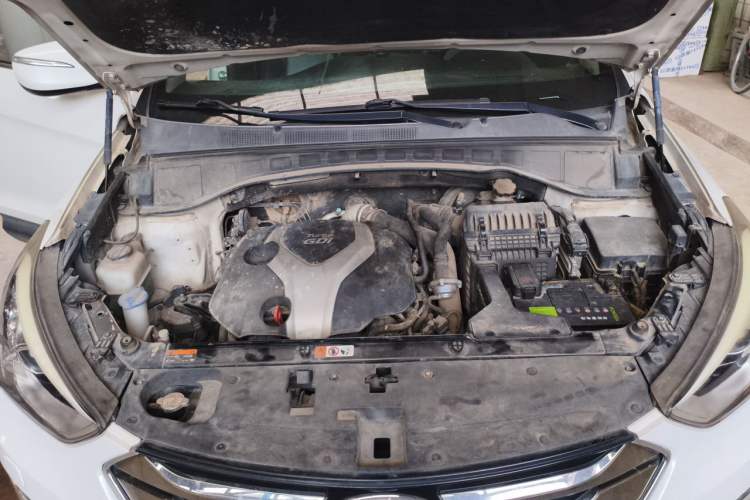 Used Hyundai Santa Fe 2013 2.0T Automatic All-Wheel Drive Top Trim Engine Bay