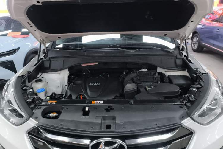 Used Hyundai Santa Fe 2013 2.4L Automatic Two-Wheel Drive Smart Version Engine Bay
