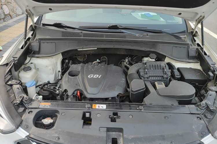Used Hyundai Santa Fe 2013 Revised Version 2.4L Automatic All-Wheel Drive Smart Type Engine Bay