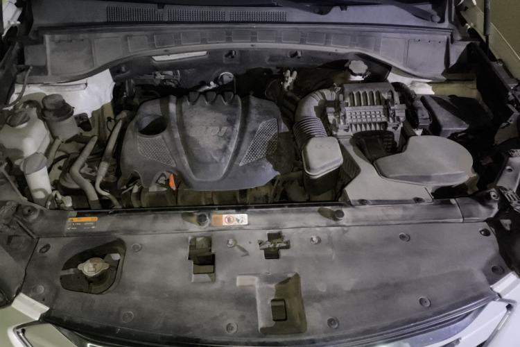 Used Hyundai Santa Fe 2013 2.4L Manual Two-Wheel Drive Comfort Version Engine Bay