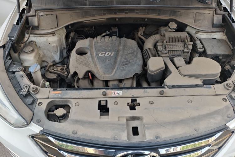 Used Hyundai Santa Fe 2013 Revised Version 2.4L Automatic All-Wheel Drive Smart Type Engine Bay
