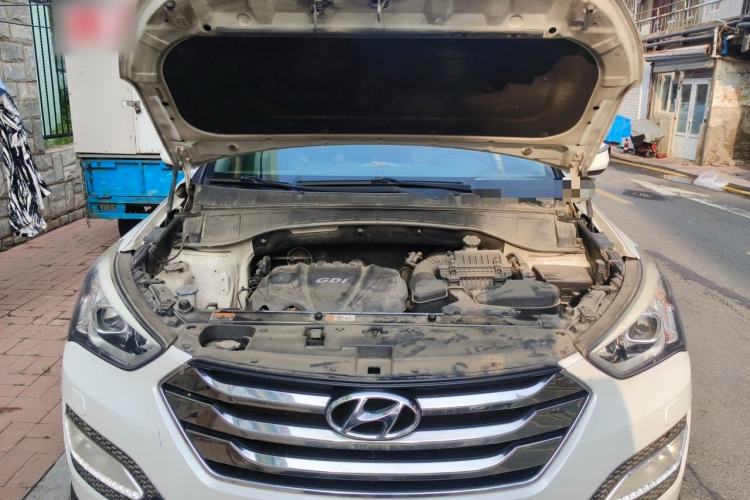 Used Hyundai Santa Fe 2013 Revised Version 2.4L Automatic All-Wheel Drive Luxury Trim Engine Bay