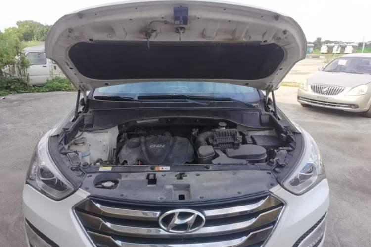 Used Hyundai Santa Fe 2013 2.4L Automatic Two-Wheel Drive Smart Version Engine Bay