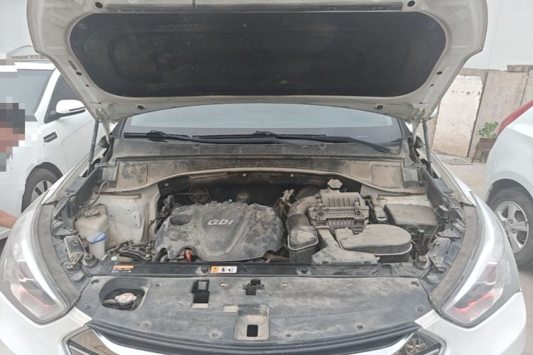Used Hyundai Santa Fe 2013 Revised Version 2.4L Automatic All-Wheel Drive Smart Type Engine Bay